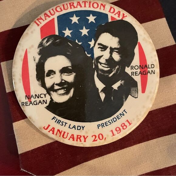 Patriotic Striped Tie with Vintage 1977 & 1980 Campaign  Buttons - Picture 4 of 8